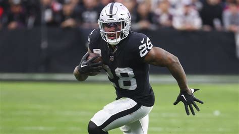 Raiders, RB Josh Jacobs agree to terms on one